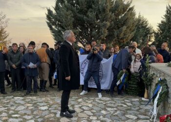 Σιάτιστα: Η επιμνημόσυνη δέηση και κατάθεση στεφάνων στο λόφο Καπιτσίνη. Τιμήθηκε η Ναούμα Ταχμιτζή. Βίντεο και φωτογραφίες
