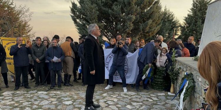 Σιάτιστα: Η επιμνημόσυνη δέηση και κατάθεση στεφάνων στο λόφο Καπιτσίνη. Τιμήθηκε η Ναούμα Ταχμιτζή. Βίντεο και φωτογραφίες