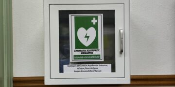 Αιμοδοτικός Σύλλογος Σιάτιστας: Αυτόματος Απινιδωτής τοποθετήθηκε στο Τραμπάντζειο Γυμνάσιο Σιάτιστας