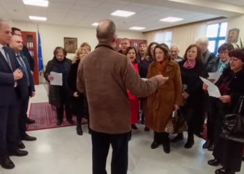 Κάλαντα στον Περιφερειάρχη Δυτικής Μακεδονίας από τον Μικρασιατικό Σύλλογο Κοζάνης
