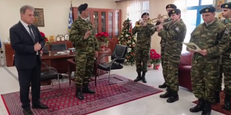 Κάλαντα στον Περιφερειάρχη από την στρατιωτική μουσική της 9ης Ταξιαρχίας