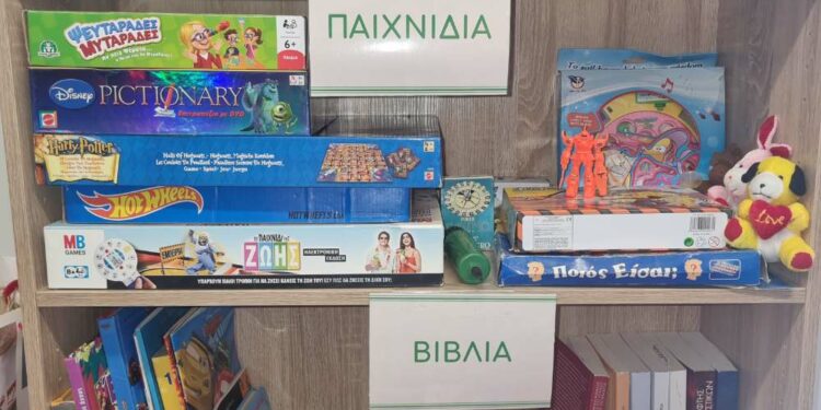 Το 3ο Δημοτικό Σχολείο Σιάτιστας παρέδωσε χρήσιμα αντικείμενα στο ΚΔΕΥ Βοΐου, που μπορούν να αποκτήσουν πλέον πολίτες που τα χρειάζονται. Φωτογραφίες