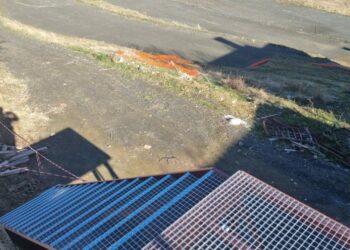 Μπήκε η σκάλα στο νέο πάρκινγκ στη Σιάτιστα. Βίντεο