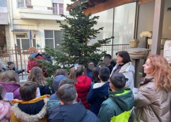 Μαθητές Δημοτικών Σχολείων στόλισαν και φέτος τα χριστουγεννιάτικα δέντρα των δύο μουσείων της Εφορείας Αρχαιοτήτων Κοζάνης.