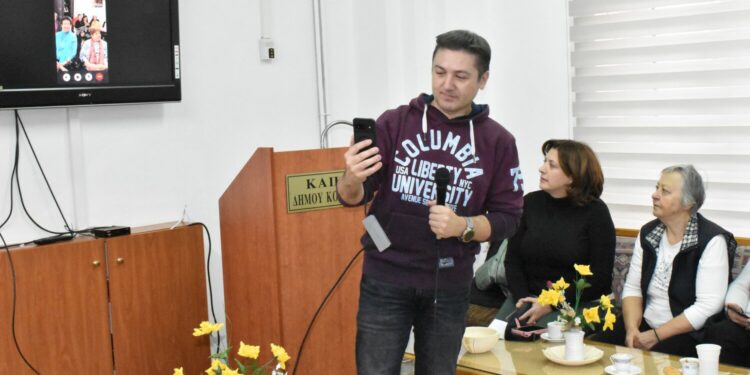 Δήμος Κοζάνης: Με επιτυχία η εκμάθηση χρήσης κινητών τηλεφώνων στην Τρίτη Ηλικία – Βίντεο