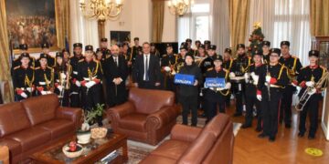 Τα παραδοσιακά Χριστουγεννιάτικα Κάλαντα στο Δήμαρχο Κοζάνης. Βίντεο