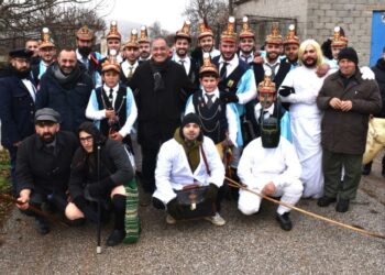 Στους Μωμόγερους της Σκήτης ο Δήμαρχος Κοζάνης Γιάννης Κοκκαλιάρης. Βίντεο