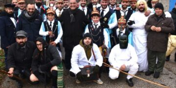 Στους Μωμόγερους της Σκήτης ο Δήμαρχος Κοζάνης Γιάννης Κοκκαλιάρης. Βίντεο