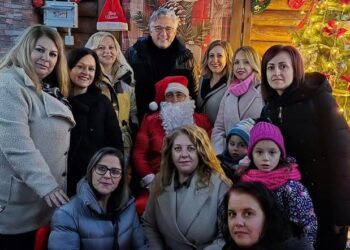 Βόιο: Από τη Γαλατινή ξεκίνησε η φωταγώγηση των Χριστουγεννιάτικων δέντρων.  Βίντεο