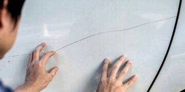 Ποινή φυλάκισης και χρηματικό πρόστιμο για χάραγμα αυτοκινήτου – Τι προβλέπει ο νέος νόμος