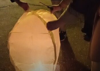 “Πέταξαν” τα Φαναράκια των ευχών στη Γαλατινή.  Βίντεο