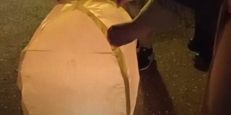 “Πέταξαν” τα Φαναράκια των ευχών στη Γαλατινή.  Βίντεο