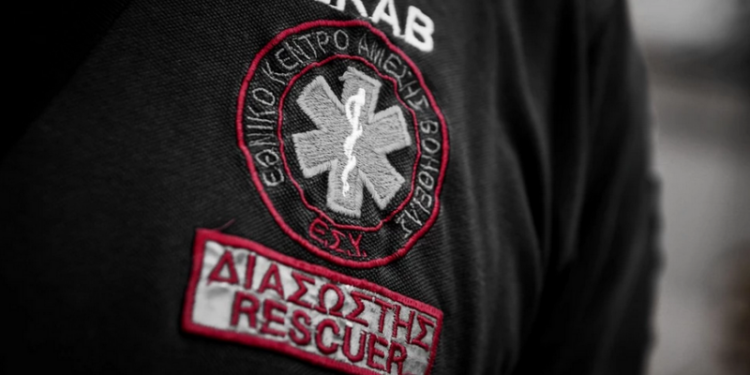 Διασώστες του ΕΚΑΒ ξεγέννησαν γυναίκα στο σπίτι της