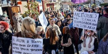 Δήμος Βοΐου: Εντυπωσίασαν με πολύ μεγάλη συμμετοχή τα Μπουμπουσάρια στη Σιάτιστα