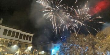 Μαγευτική βραδιά για την υποδοχή του 2025 στην Καστοριά!