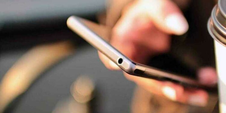 Προσοχή στις απάτες τύπου Caller ID spoofing: Από πλαστές τηλεφωνικές κλήσεις μέχρι deepfake φωνές και βίντεο χρησιμοποιούν οι επιτήδειοι