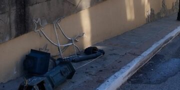 Σιάτιστα: Τροχαίο με θύμα, ευτυχώς το φωτιστικό