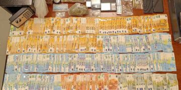 Καστοριά: Συνελήφθη 20χρονος διακινητής ναρκωτικών ουσιών. Κατασχέθηκαν και πάνω από 12.000 ευρώ