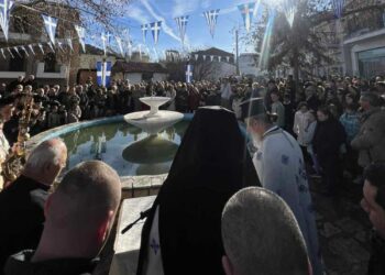 Ο Αγιασμός των Υδάτων στο συντριβάνι της Νεάπολης