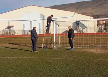 Σιάτιστα: Παρέμβαση στα δοκάρια του γηπέδου