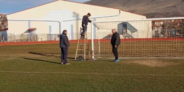 Σιάτιστα: Παρέμβαση στα δοκάρια του γηπέδου