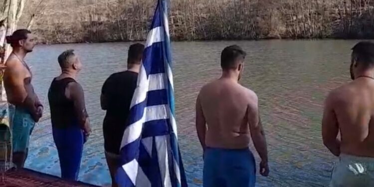 Ο Αγιασμός των Υδάτων στην λίμνη Σισανίου.  Βίντεο