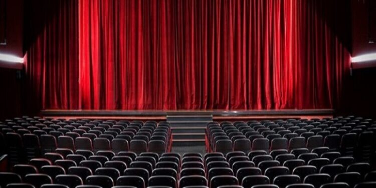 Πατέρας παράτησε την 7χρονη κόρη του στο θέατρο για να πιει… μπύρες