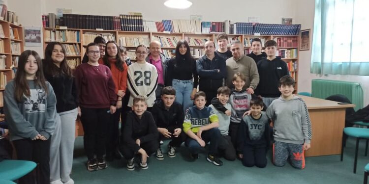 Η Αντιπεριφερειάρχης Παιδείας και Αθλητισμού Όλγα Πουταχίδου στο Γυμνάσιο Εράτυρας