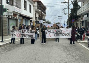 Σιάτιστα: Η συγκέντρωση στην πλατεία Δημαρχείου για τα Τέμπη.  Βίντεο και φωτογραφίες