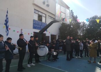 Η Ορχήστρα Παραδοσιακής Μουσικής του Μουσικού Σχολείου Σιάτιστας στο Δημοτικό Χαρίσιος Μεγδάνης