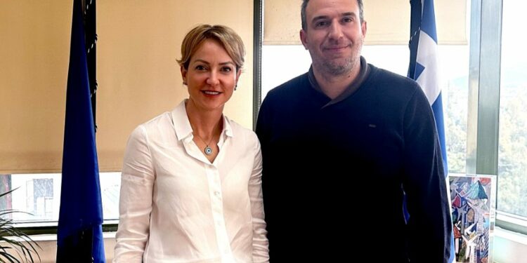 Συνάντηση του Προέδρου του Εμπορικού Συλλόγου Γρεβενών κ. Κωνσταντίνου Δημάδη με την Υφυπουργό Περιβάλλοντος και Ενέργειας κ. Αλεξάνδρα Σδούκου