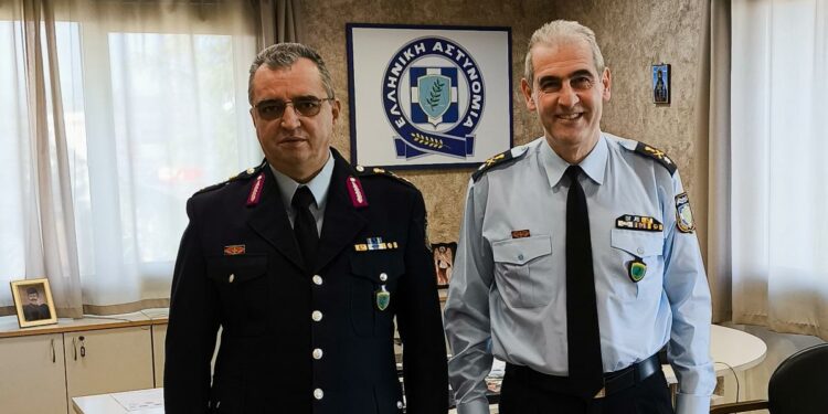 Εθιμοτυπική επίσκεψη του Διοικητή της Σχολής Αστυφυλάκων Ελληνικής Αστυνομίαςστον Γενικό Περιφερειακό Αστυνομικό Διευθυντή Δυτικής Μακεδονίας.στον Γενικό Περιφερειακό Αστυνομικό Διευθυντή Δυτικής Μακεδονίας