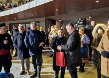 Ο δήμαρχος Γιάννης Κοκκαλιάρης κήρυξε την έναρξη της Κοζανίτικης Αποκριάς – Δείτε το βίντεο