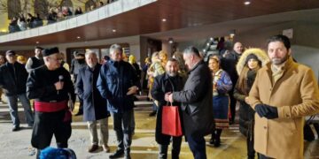 Ο δήμαρχος Γιάννης Κοκκαλιάρης κήρυξε την έναρξη της Κοζανίτικης Αποκριάς – Δείτε το βίντεο