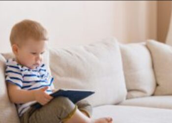 Επηρεάζουν οι οθόνες την γλωσσική ανάπτυξη;   