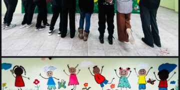 Τα κορίτσια του Κέντρου Φιλοξενίας Ασυνόδευτων Ανηλίκων Πενταλόφου επισκέφθηκαν τη Μονάδα Προστασίας Παιδιού Κόνιτσας και δημιούργησαν μαζί τον “Τοίχο της Χαράς”