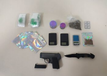 Συνελήφθησαν 2 19χρονοι γιατί πέρασαν με κόκκινο, είχαν ναρκωτικά και ο οδηγός δεν είχε δίπλωμα οδήγησης στην Πτολεμαΐδα