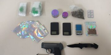 Συνελήφθησαν 2 19χρονοι γιατί πέρασαν με κόκκινο, είχαν ναρκωτικά και ο οδηγός δεν είχε δίπλωμα οδήγησης στην Πτολεμαΐδα