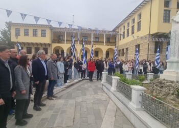 Σιάτιστα: Η κατάθεση στεφάνων για την 25η Μαρτίου από τα σχολεία. Βίντεο και φωτογραφίες