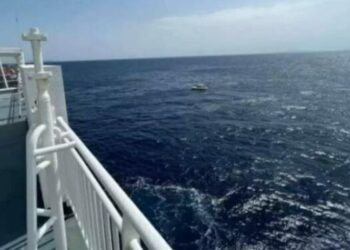 Γυναίκα έπεσε στη θάλασσα από επιβατηγό πλοίο – Έρευνες στον Σαρωνικό