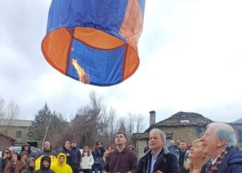 Πεντάλοφος: Το έθιμο με τα αερόστατα πραγματοποιήθηκε την Καθαρά Δευτέρα.  Βίντεο