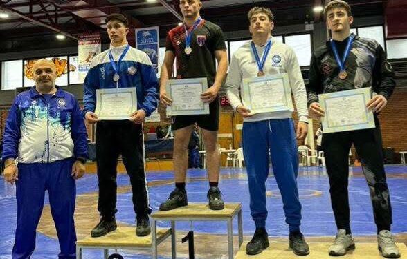 Το ΕΠΑΛ Σιάτιστας συγχαίρει τον Σταύρο Βασιλειάδη για την πρώτη θέση στο Πανελλήνιο σχολικό πρωτάθλημα Ελληνορωμαϊκής Πάλης