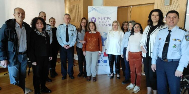 Eνημερωτική διάλεξη απευθυνόμενη στο αστυνομικό προσωπικό της Διεύθυνσης Αστυνομίας Κοζάνης την πρόληψη του καρκίνου από προσωπικό του Κέντρου Υγείας Κοζάνης .