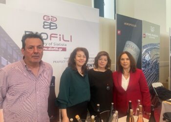 Καλλιόπη Βέττα: Επίσκεψη στην έκθεση Οινόραμα