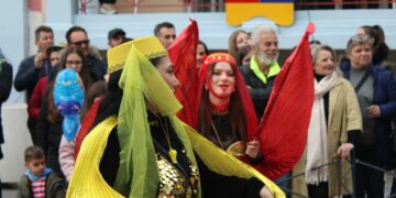 Με απόλυτη επιτυχία ολοκληρώθηκε η αποκριάτικη παρέλαση στα Σέρβια ( Φωτογραφίες)– Ραντεβού την Καθαρά Δευτέρα στην Υψηλή Γέφυρα Σερβίων!