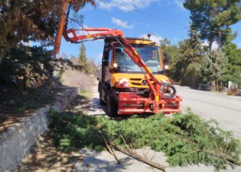 Δήμος Βοΐου: Ξεκίνησαν οι εργασίες καθαρισμού στα πρανή στο πλαίσιο της πολιτικής προστασίας ενόψει θερινής περιόδου