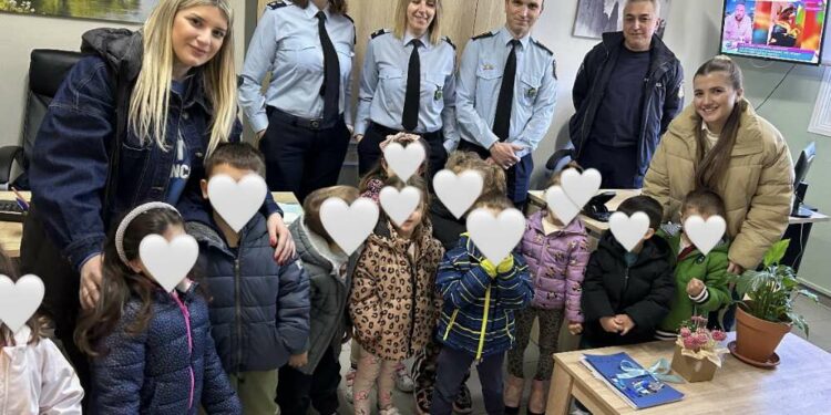 Φλώρινα: Επίσκεψη μικρών παιδιών στην Αστυνομία