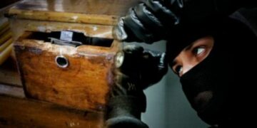 Άδειασαν το παγκάρι της εκκλησίας ανήμερα της Κυριακής του Πάσχα