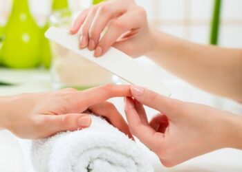 Πρόστιμο 35.000 ευρώ σε τεχνίτρια νυχιών – Την “τσίμπησαν” από αναρτήσεις στα social media