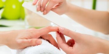 Πρόστιμο 35.000 ευρώ σε τεχνίτρια νυχιών – Την “τσίμπησαν” από αναρτήσεις στα social media